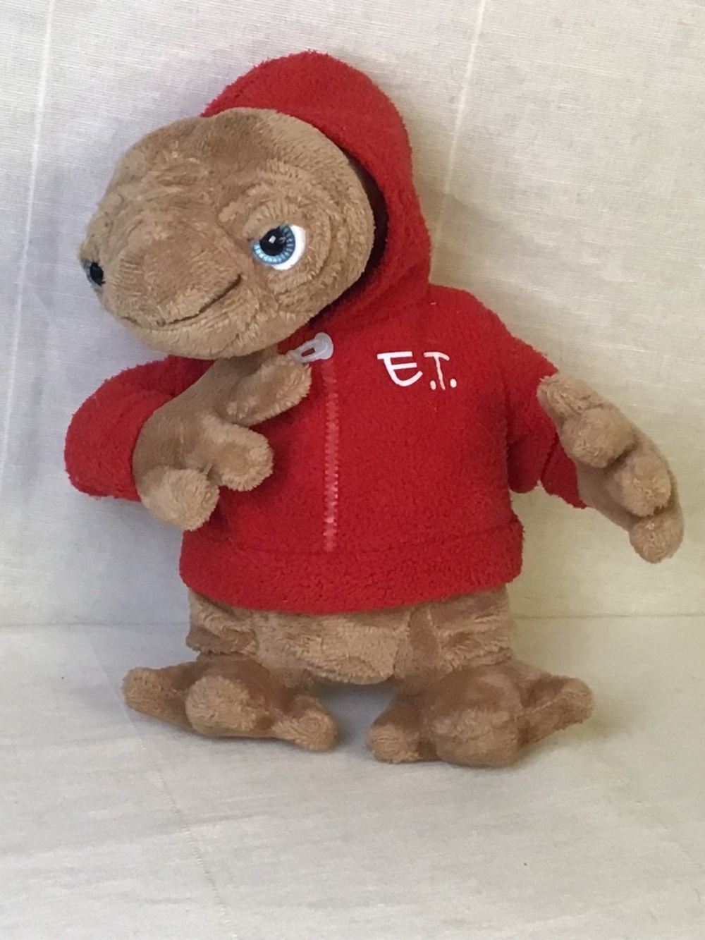 Universal Studios E.T. Extra - Terrestrial Plush Toy w/ Red Hooded Sweatshirt.